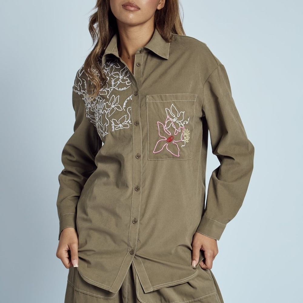 Native Youth Evelyn Embroidered‎ Boyfriend Shirt Button Up Army Green NWT Size M